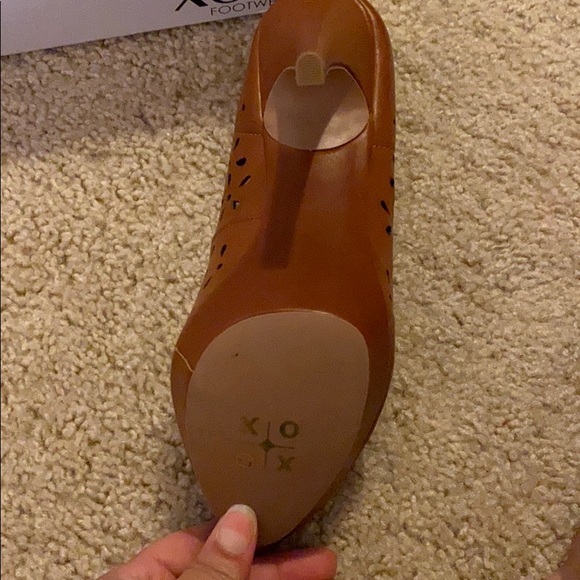 New XOXO brown platform pumps - Picture 4 of 5